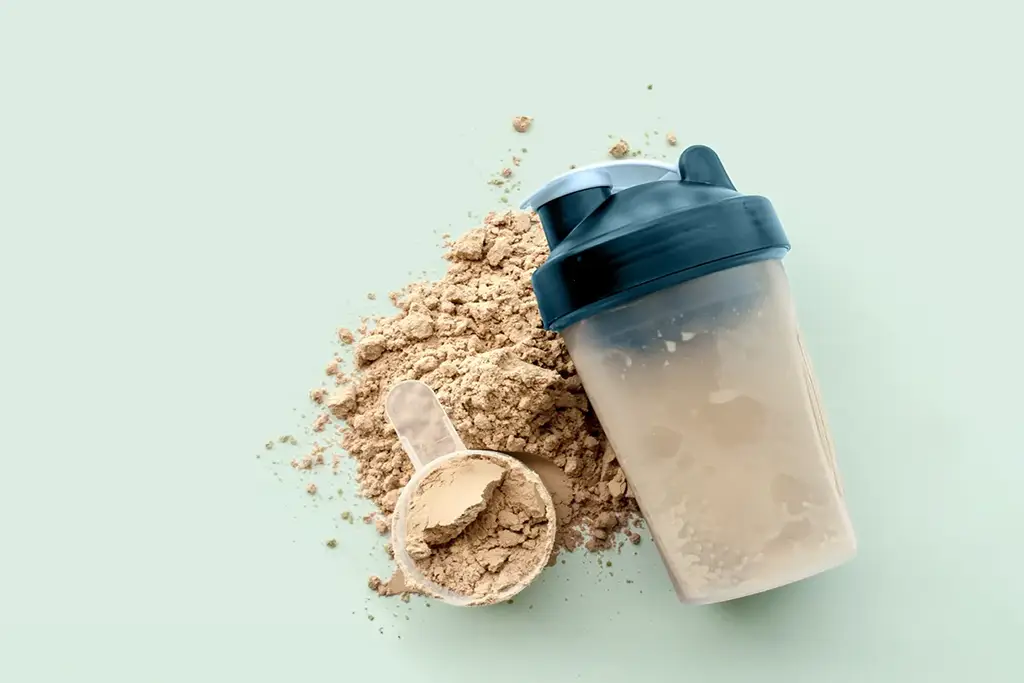 پروتئین وی چیست و چرا باید از آن استفاده کنیم؟ 2 whey protein nutrition